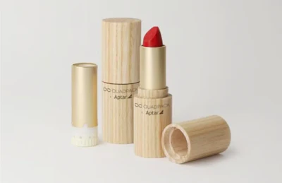 Envase para lápiz labial recargable Iconic Woodacity de Aptar Beauty + Home y Quadpack