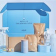 Blueland fue una de las primeras marcas en adoptar el uso de envases recargables/reutilizables, ofreciendo un sistema de relleno en el hogar para productos de limpieza.