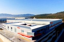 La nueva planta tiene una extensión operativa total de 33.134 metros cuadrados destinados a un depósito, procesos de manufactura, centro de I+D y demostración, y oficinas administrativas.