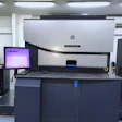 Para cubrir las necesidades de impresión digital para mangas termoencogibles de Suprapak, la prensa Indigo WS6800 garantiza alta eficiencia y productividad por su unidad incorporada de imprimación, que es un requerimiento básico al trabajar con sustratos flexibles.