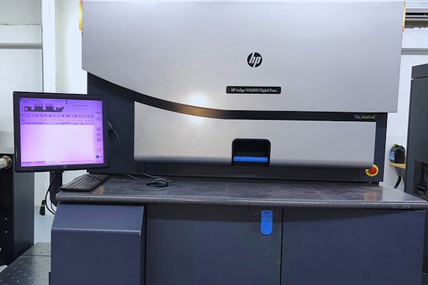 Para cubrir las necesidades de impresión digital para mangas termoencogibles de Suprapak, la prensa Indigo WS6800 garantiza alta eficiencia y productividad por su unidad incorporada de imprimación, que es un requerimiento básico al trabajar con sustratos flexibles.