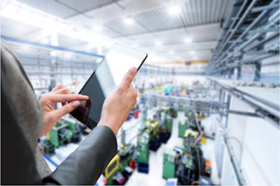 Para Alejandro Preinfalk resulta fundamental buscar la innovación en tres áreas clave de la industria del empaque: el empaque en sí mismo (hacerlo más eficiente, y sustentable), la máquina de empaque (más eficiente, flexible, interconectable y automatizada) y la operación (utilizar datos de manera inteligente para mejorar la eficiencia y la toma de decisiones, aplicar rastreabilidad inteligente y proteger los datos a través de la ciberseguridad).