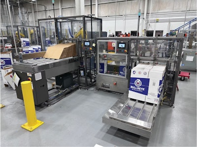 Las operaciones de las cajas incluyen formado de cajas fuertes corrugadas impresas de doble pared, encintado automático, e inserción robótica de particiones.