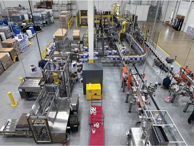 La nueva línea de envasado automatizado Diamond Shine Bullseye de 2,5 galones es un elemento clave de una mudanza reciente a una nueva planta de fabricación en Mentor, Ohio, todo parte de un proyecto de renovación de 10.126 metros cuadrados y 20 millones de dólares para acomodar una mayor producción.