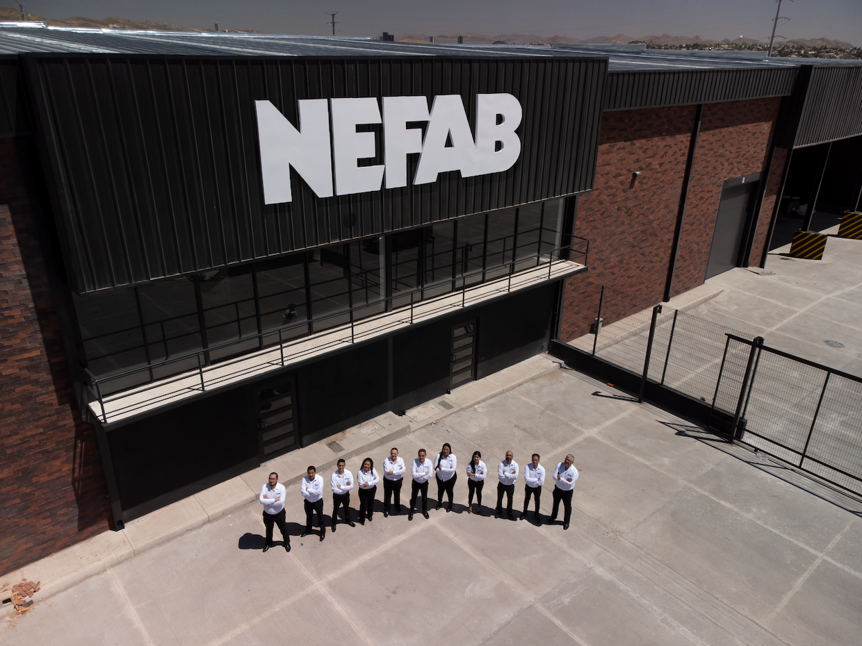 La nueva planta duplicará la capacidad industrial de la empresa sólo en el estado de Chihuahua. Nefab abrió por primera vez sus puertas en México en 2011 inaugurando su planta de producción en Guadalajara. Desde entonces, Nefab ha crecido hasta convertirse en una empresa líder en el sector del embalaje industrial de ingeniería, añadiendo ubicaciones en Monterrey y Ciudad Juárez.