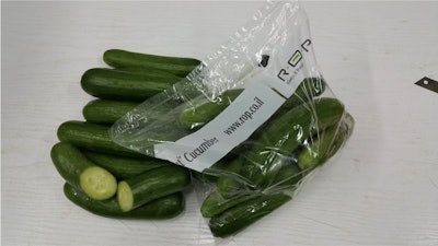 El empaque de plástico adecuado puede prolongar la vida útil de los pepinos, que pierden el 2% de su humedad cada día después de su cosecha.