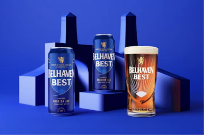 Nuevo diseño de empaque para Belhaven Best. Los elementos centrales del nuevo diseño de empaque para Belhaven Best son la gavilla de cebada/rayo de sol, un color azul profundo propio y un ícono de león rampante reelaborado y de aspecto más orgulloso.