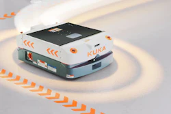 Vehículo guiado automatizado (AGV) con plataforma móvil KMP 600-S diffDrive, que KUKA presentará en PACK EXPO 2023.