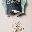 Push & Dose es una bolsa vertical con fuelle en la parte inferior y una parte superior perforada y desprendible que contiene de 1 a 3 onzas de producto, según la densidad del producto.