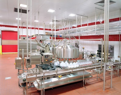 Los pisos duraderos y antimicrobianos hechos de bricks lácteos han sido el estándar de la industria para las zonas de procesamiento de líquidos, pero las baldosas resistentes a los ácidos han logrado avances en los últimos años debido a su rentabilidad.