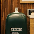 El vaso de polipropileno vacío se puede recuperar mediante un contenedor de devolución en la tienda que escanea, recoge, lava y vuelve a poner los vasos en circulación.
