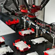 El sistema de transferencia iFTS de R.A Jones, exhibido en Las Vegas, permite un preciso agrupamiento y orientación de bolsas para una carga lateral eficiente en cajas que contienen de 3 a 8 unidades.