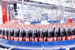 La nueva línea amplía la gama de productos retornables en el portafolio de Coca-Cola HBC para incluir Coca-Cola y Coca-Cola Sin Azúcar en una botella de vidrio de 400 ml para consumo en casa y mientras se desplaza.