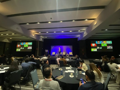 Durante dos días, cerca de 25 conferencistas compartieron con un nutrido auditorio –conformado por cerca de 100 profesionales de la industria— conceptos innovadores, avances tecnológicos, problemáticas críticas y comunes, ideas disruptivas y casos de éxito.