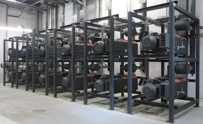 Un sistema de vacío de Busch Vacuum Solutions proporciona al sistema de transporte de Emsland Frischgeflügel el vacío necesario.