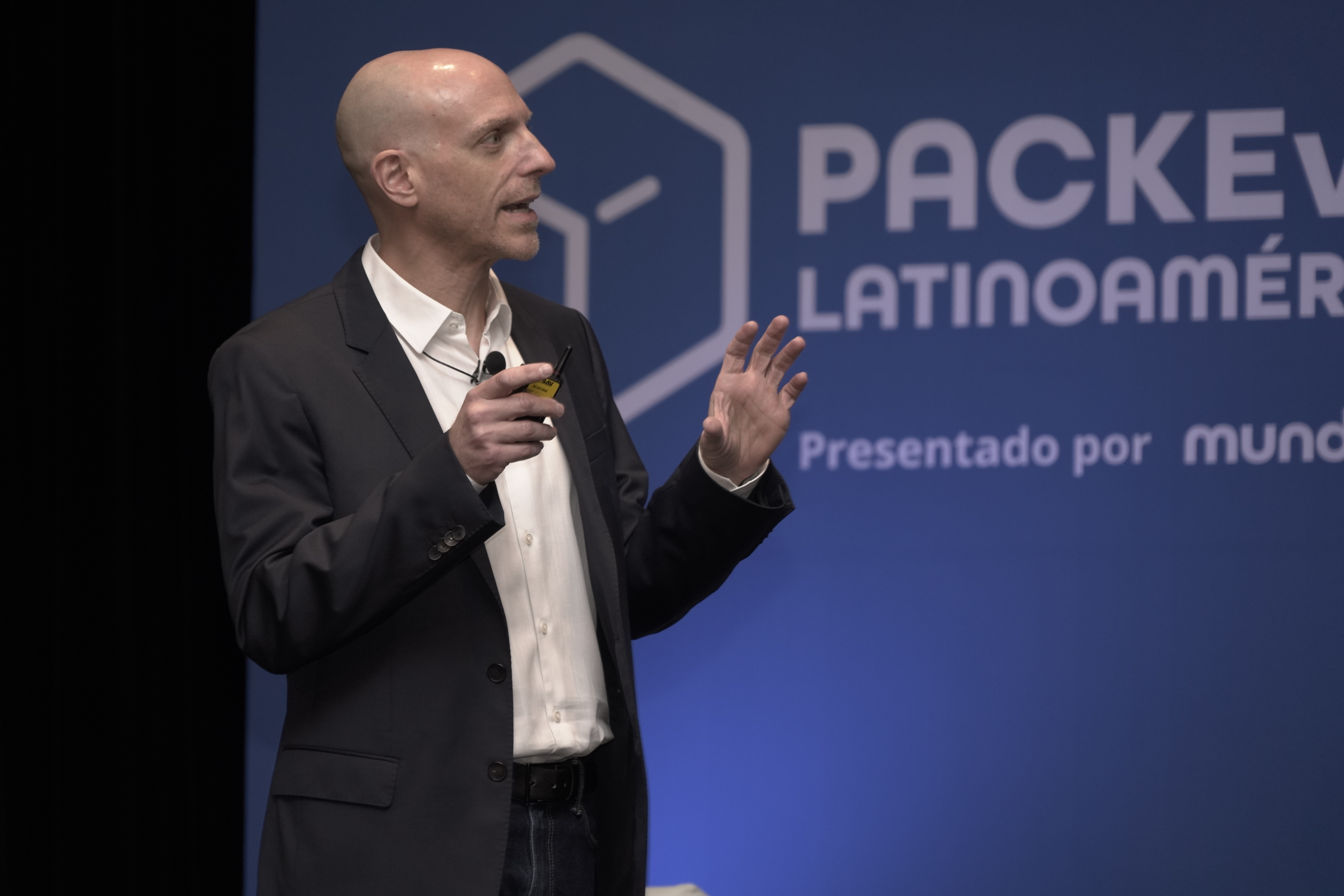 Hern&aacute;n Braberman 'Branderman', socio y director creativo de la agencia de dise&ntilde;o de empaques Tridimage.