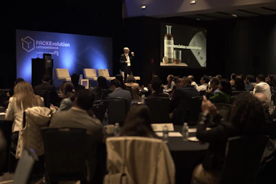 Hernán Braberman durante su conferencia en PACKEvolution Latinoamérica 2023.