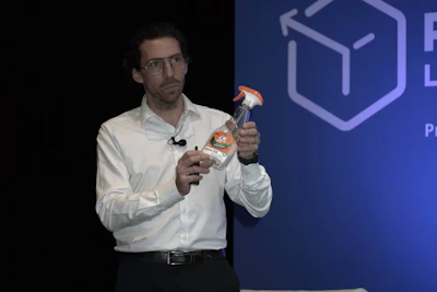 Amín Guenim, jefe de Desarrollo de negocios de Algramo, durante su conferencia en PACKEvolution Latinoamérica 2023.