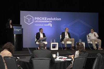Julián Lara, Iván Darío López y Jorge Maquita durante el panel 'Tecnologías y materiales de vanguardia para impulsar la innovación en empaques' en el marco de PACKEvolution Latinoamérica 2023.