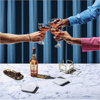 La oferta pretende elevar el entretenimiento en casa al brindar una experiencia diseñada sin el desorden o la molestia de los ingredientes sobrantes, recetas complicadas o equipos de bar.