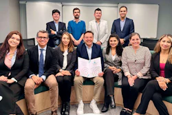 Equipo de Nestlé Colombia al recibir este importante reconocimiento por el Instituto Colombiano de Normas Técnicas y Certificación, ICONTEC, con la distinción de neutralidad multimaterial.