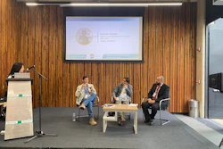 El panel estuvo conformado por Francisco Dorado, ingeniero de Mantenimiento y Proyectos Home Care de Colgate Palmolive; Fabian Jaimes, gerente de Innovación y Desarrollo de Empaques de Team Foods; y Nelson Valverde, gerente de Ingeniería de Sistemas de Empaque de Kimberly Clark LAO. El encuentro estuvo moderado por Lilián Robayo Páez, directora de medios para América Latina de PMMI y Editora en jefe de Mundo EXPO PACK.