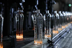 Mas de 150.000 botellas de vidrio fueron fabricadas para el licor de flor de Sauca, GERMAIN®, usando hidrógeno como fuente de energía principal en un horno de vidrio.