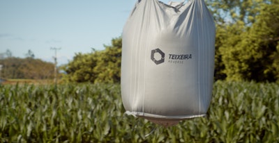 Sacos fabricados con materia prima posconsumo de la industria agropecuaria, de Teixeira Reverse. Ganadores del premio WorldStar 2024 en la categoría Materiales y componentes de empaques.