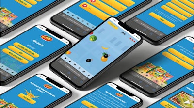 Un código QR en el empaque lleva a los consumidores a una experiencia conectada basada en una aplicación web diseñada para lograr objetivos específicos, como introducir una tapa atada.