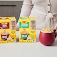 Tanto los fideos en taza Maggi como los fideos de pollo y carne de res de 2 Minutos envueltos en un 50% de plástico reciclado marcan un cambio significativo hacia soluciones de empaque más sustentables en este segmento del mercado de alimentos de preparación instantánea.