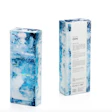 El efecto visual de bloque de hielo en el cartón para venta al detal de la ginebra 1000 Lakes se logró con varios niveles diferentes, con impresión UV sobre cartón laminado PET plateado.