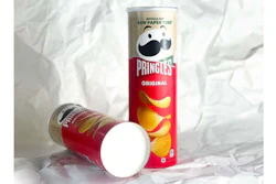 En el nuevo tubo de papas fritas Pringles el fondo metálico es reemplazado por uno a base de fibra de papel.