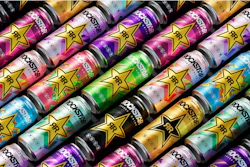 La apariencia fresca, más consistente y unificada se extenderá a todos los sabores internacionales de Rockstar Energy en campañas de múltiples puntos de contacto y a cualquier otro lugar donde se encuentre Rockstar en 2024.