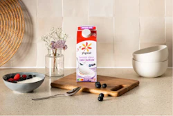 Los nuevos envases de cartón reciclable de Yoplait se reducen en 50 % en comparación con los de plástico anteriores.