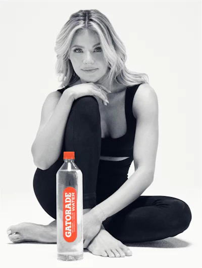 Uno de los “motores” que aparecen en la campaña de marketing de Gatorade Water es la coreógrafa y bailarina Whitney Carson.