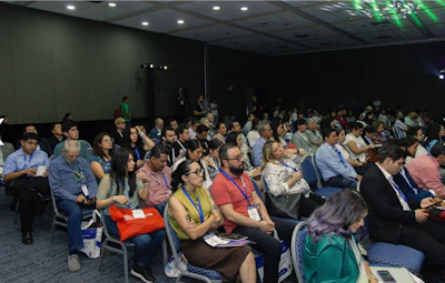 Keynotes Crowd (2)