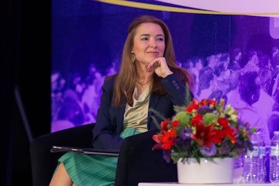 Luciana Pellegrino, primera mujer presidenta de la World Packaging Organization, WPO, durante el Foro de Liderazgo Femenino en la Industria de Empaque y Procesamiento PPWLN - Capítulo Latinoamérica, de PMMI.