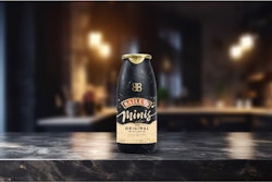 Detrás de la última botella de papel de Baileys.