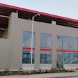 La planta Re-Ciclar, operada por Coca-Cola Andina y Coca-Cola Embonor y ubicada en la comuna de Lampa, a 40 kilómetros de Santiago, ha sido diseñada con un enfoque integral en la sustentabilidad.