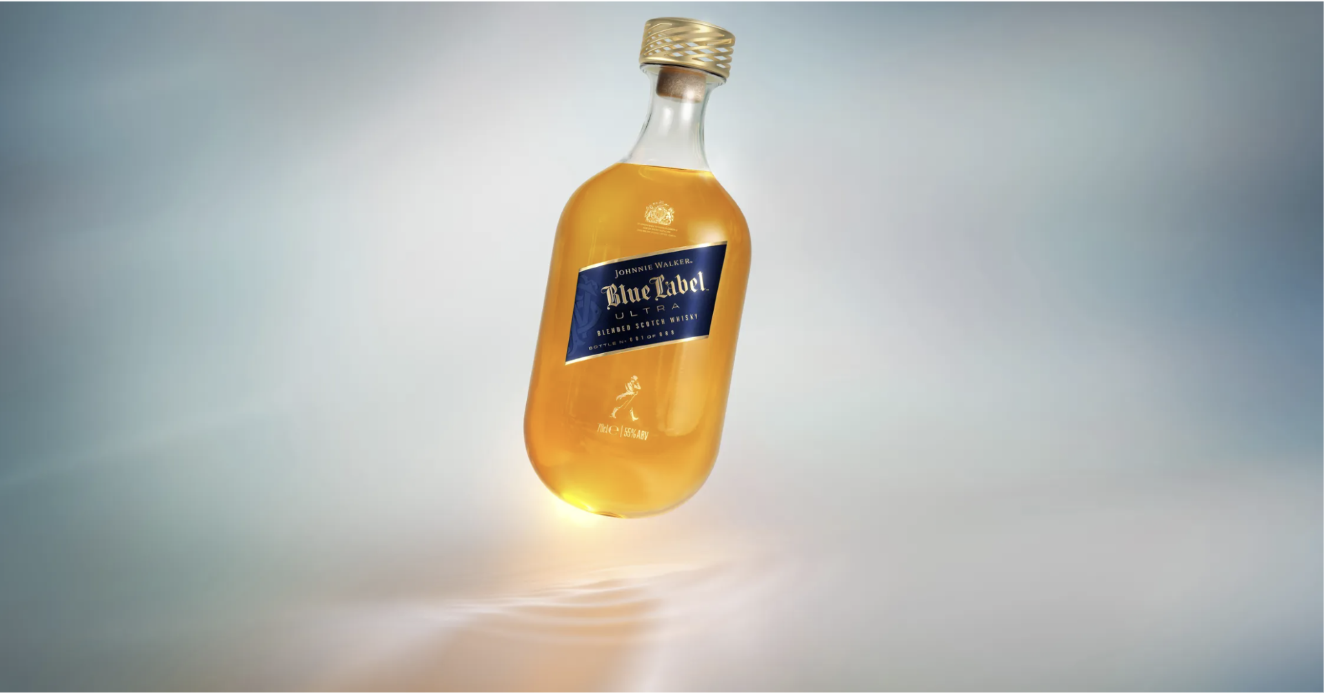 La botella del whisky Johnnie Walker es la más liviana del mundo y marca un avance significativo hacia la sostenibilidad, al reducir el peso del empaque sin sacrificar el diseño exclusivo de lujo.