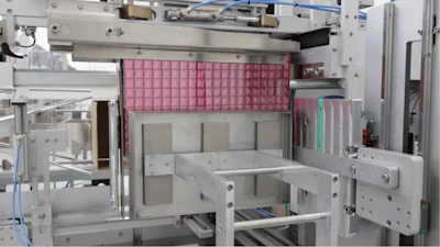 El cubo de 240 ct de tubos de rímel en cartón se empuja o se carga lateralmente en una caja formada en espera.