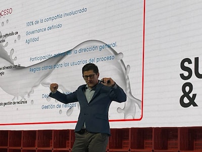 Gendi Cordero, director de Investigación, Desarrollo e Innovación de Alpura durante su presentación Keynote en Food Tech 2024, cumbre celebrada del 2 al 3 de octubre en Ciudad de México.