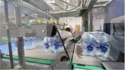 Multiempaque en túnel de encogimiento en una Robopac; no se requiere corrugado.