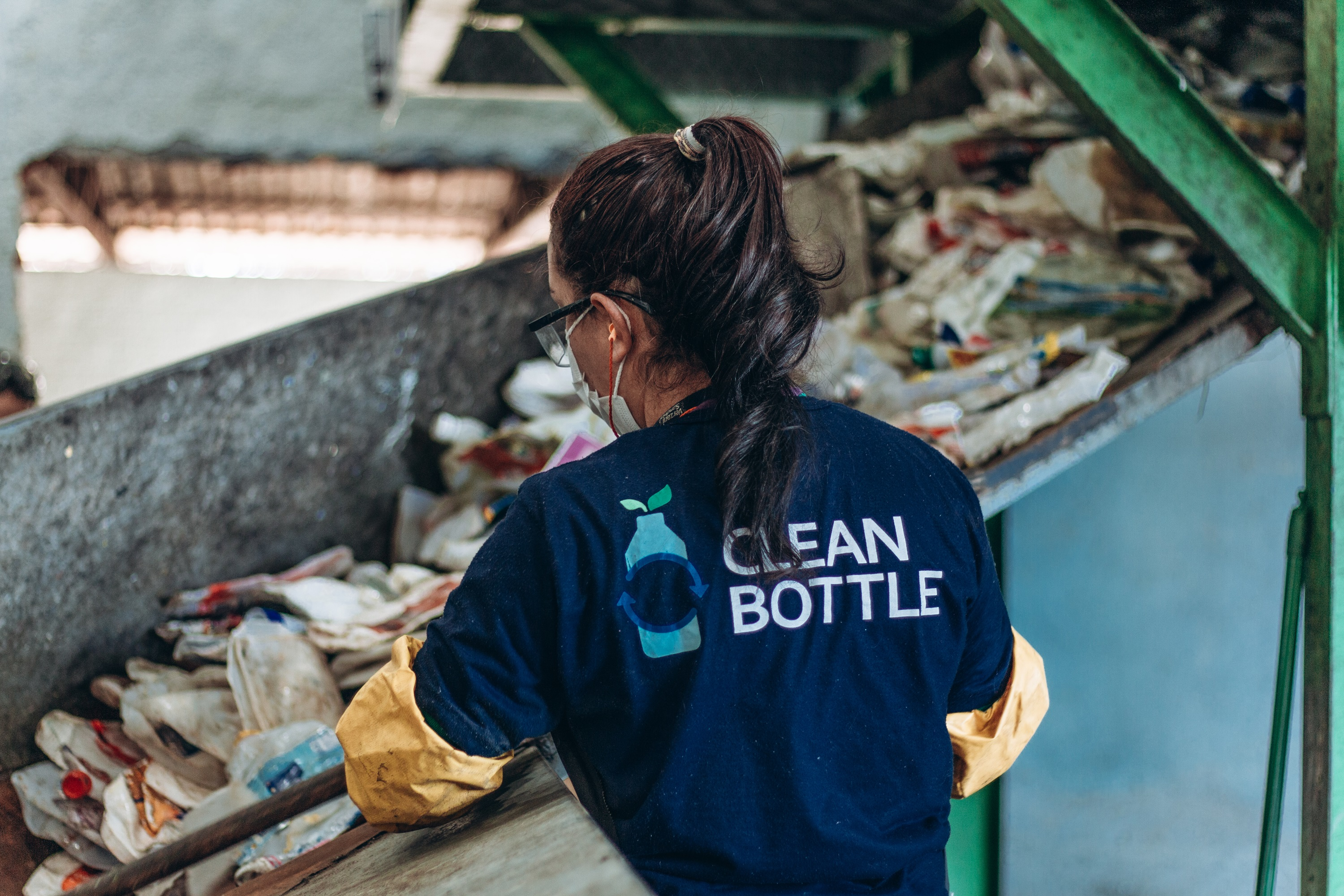 La planta de Clean Bottle, ubicada en S&atilde;o Jos&eacute; dos Pinhais, Paran&aacute;, cuenta con una capacidad anual de producci&oacute;n de 15.000 toneladas de polietileno de alta densidad reciclado (rHDPE).