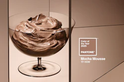 Mocha Mousse Pantone 2025 diseño de empaques