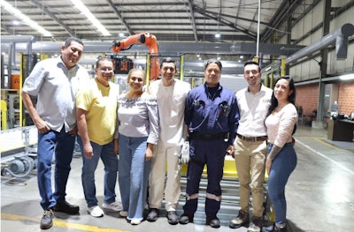 Para el éxito en proceso de instalación y puesta en marcha del robot PALKR-2000-C fue fundamental el trabajo colaborativo de los empleados de ILV y CAV Robotics.