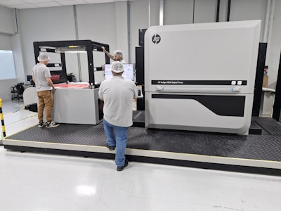 Al ser la primera prensa de este tipo en Suramérica, Valgroup tiene una ventaja competitiva para ofrecer impresión digital avanzada, ideal para tiradas cortas y suplir la creciente demanda no solo de grandes fabricantes de productos de consumo empacados, sino de pequeñas y medianas empresas.