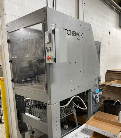 La formación de bandejas en el equipo Switchback en la estación de almacenamiento.