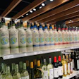 Las botellas de papel de la línea The Collective Good, ahora disponibles en más de 1.200 tiendas Target en Estados Unidos ofrecen una alternativa ecológica y visualmente innovadora al vidrio tradicional.