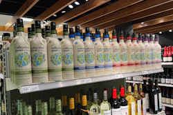 Las botellas de papel de la línea The Collective Good, ahora disponibles en más de 1.200 tiendas Target en Estados Unidos ofrecen una alternativa ecológica y visualmente innovadora al vidrio tradicional.